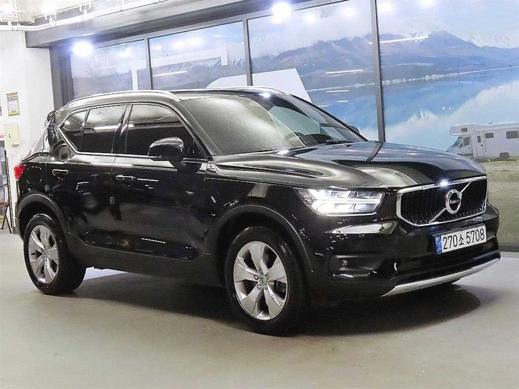 볼보 XC40 B4 AWD 모멘텀 이미지 1