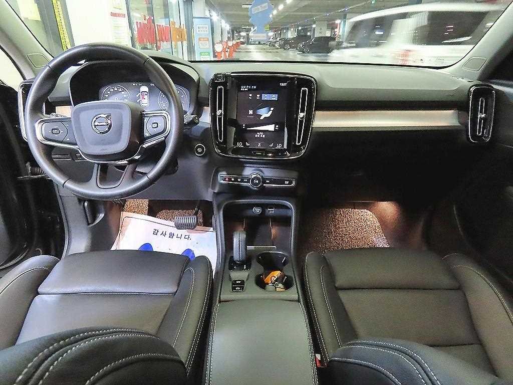 볼보 XC40 B4 AWD 모멘텀 이미지 10