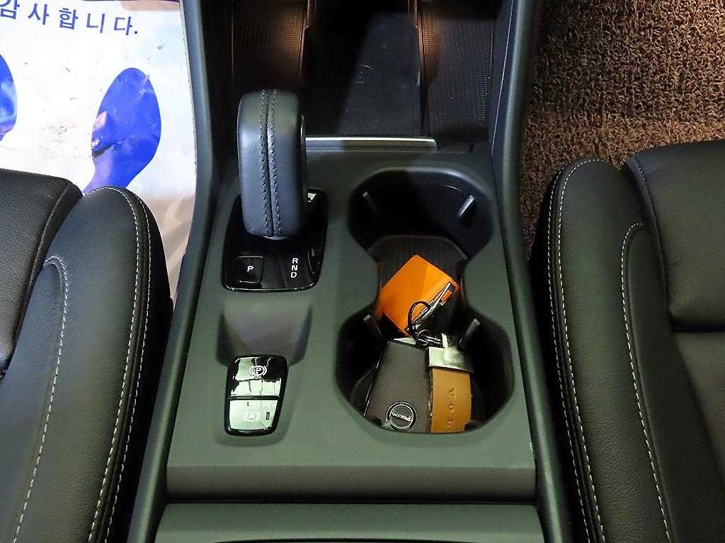 볼보 XC40 B4 AWD 모멘텀 이미지 12