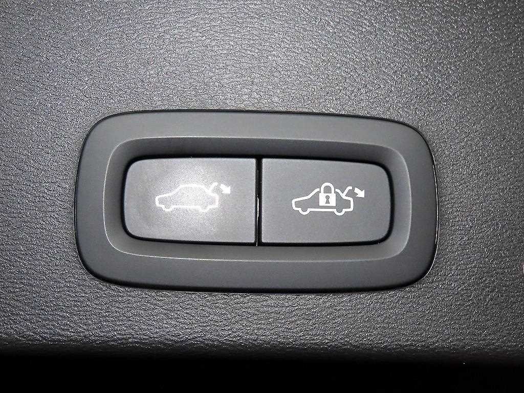 볼보 XC40 B4 AWD 모멘텀 이미지 16