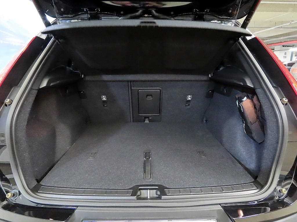 볼보 XC40 B4 AWD 모멘텀 이미지 17
