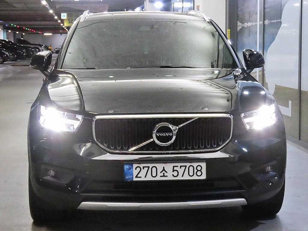 볼보 XC40 B4 AWD 모멘텀 이미지 2