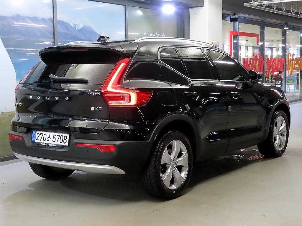 볼보 XC40 B4 AWD 모멘텀 이미지 4
