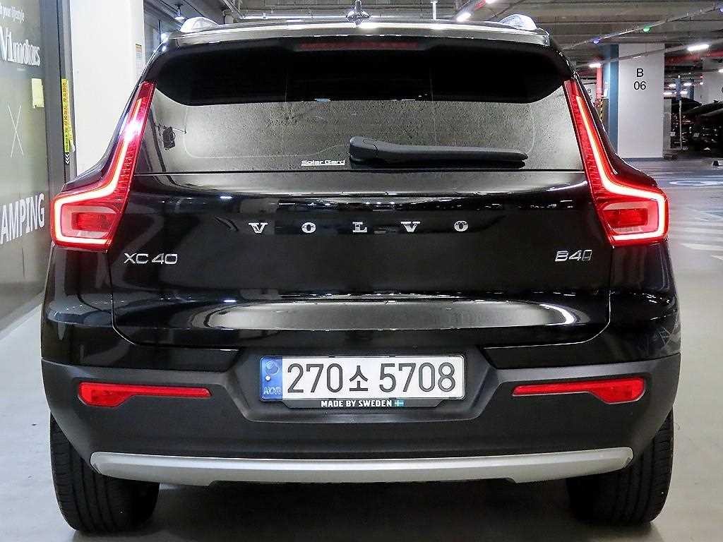 볼보 XC40 B4 AWD 모멘텀 이미지 5