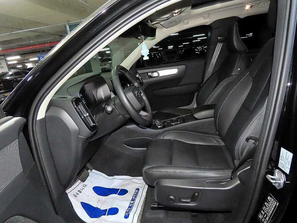 볼보 XC40 B4 AWD 모멘텀 이미지 6
