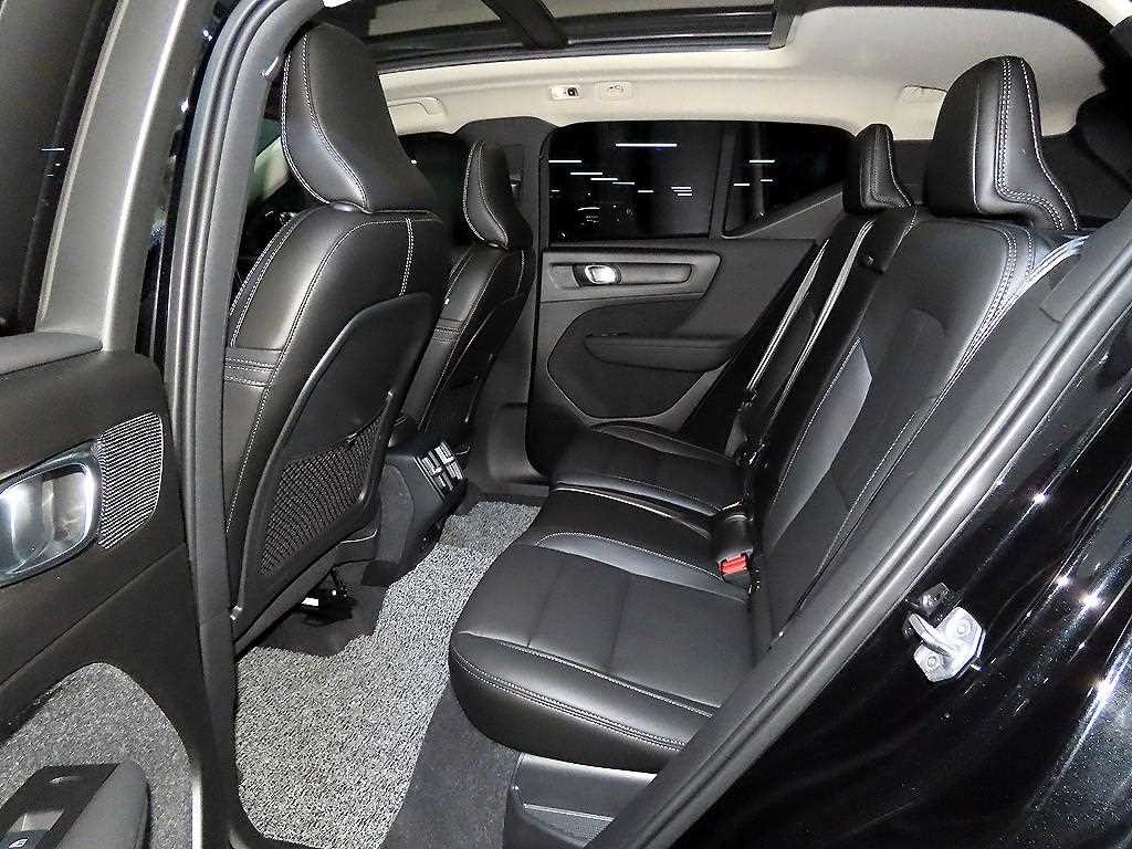 볼보 XC40 B4 AWD 모멘텀 이미지 7