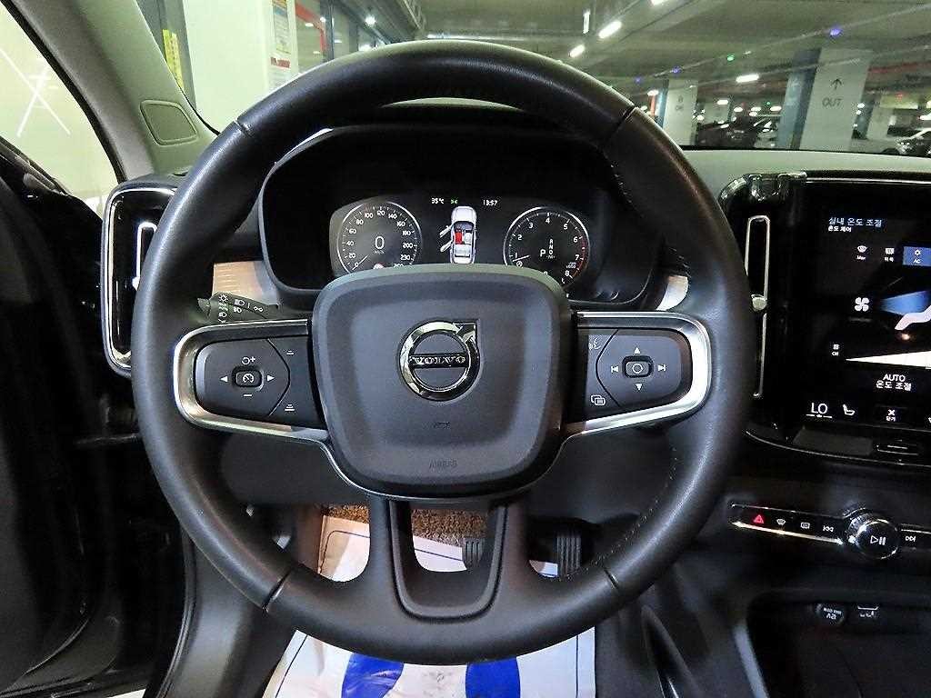 볼보 XC40 B4 AWD 모멘텀 이미지 8