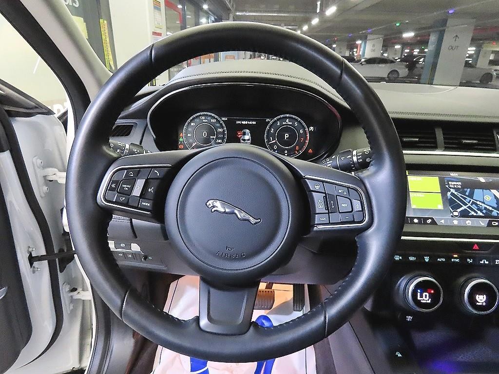 재규어 E-PACE P250 SE 이미지 8