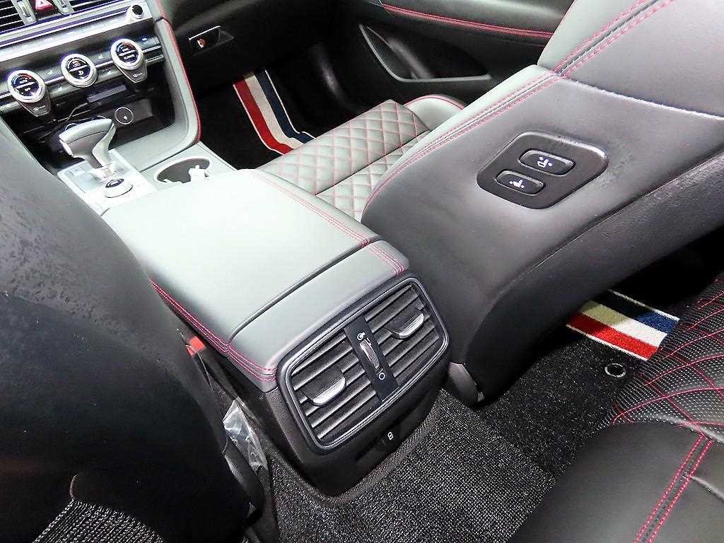 제네시스 G70 더 뉴 G70 가솔린 3.3T 4WD 스포츠 패키지 이미지 15