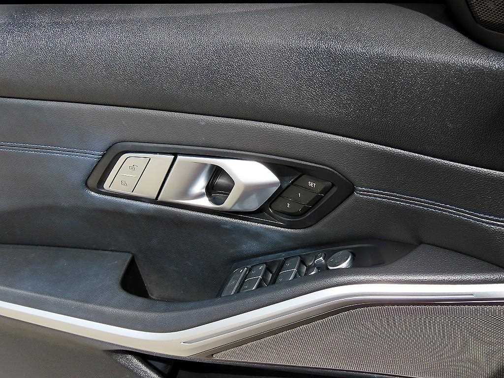 BMW 3시리즈 3시리즈 (G20) 320i M 스포츠 이미지 12