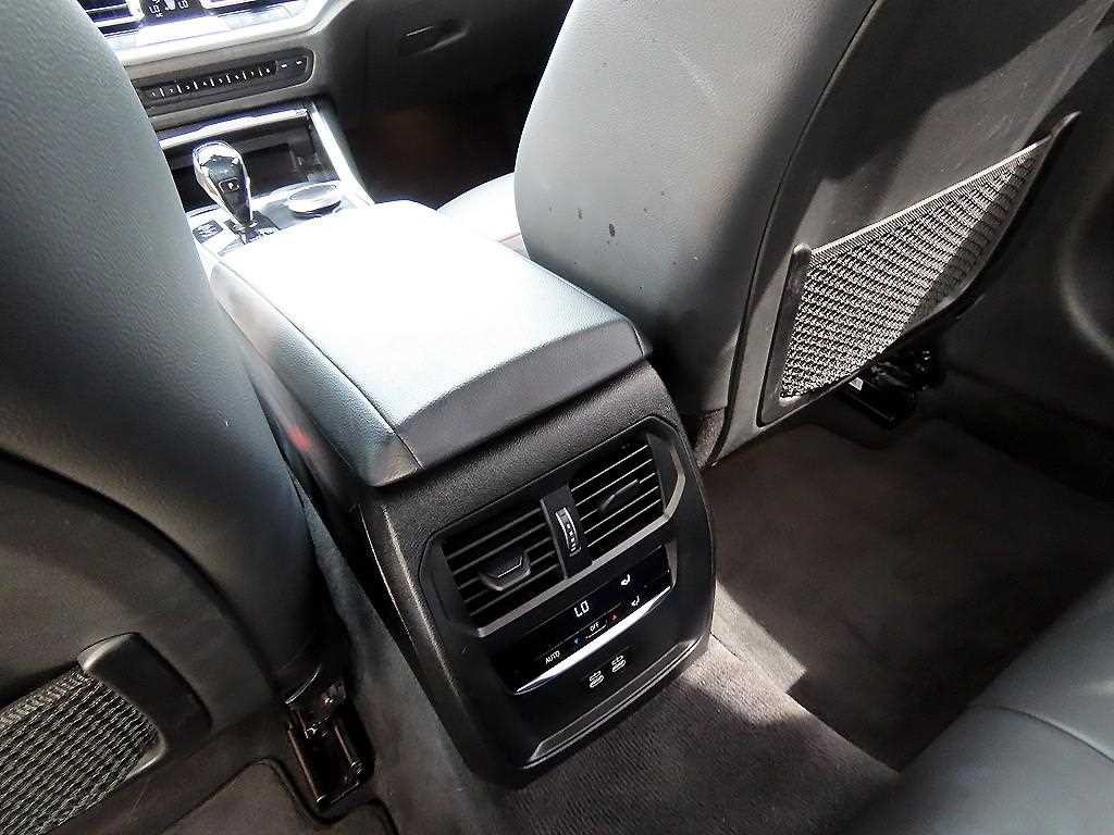 BMW 3시리즈 3시리즈 (G20) 320i M 스포츠 이미지 16