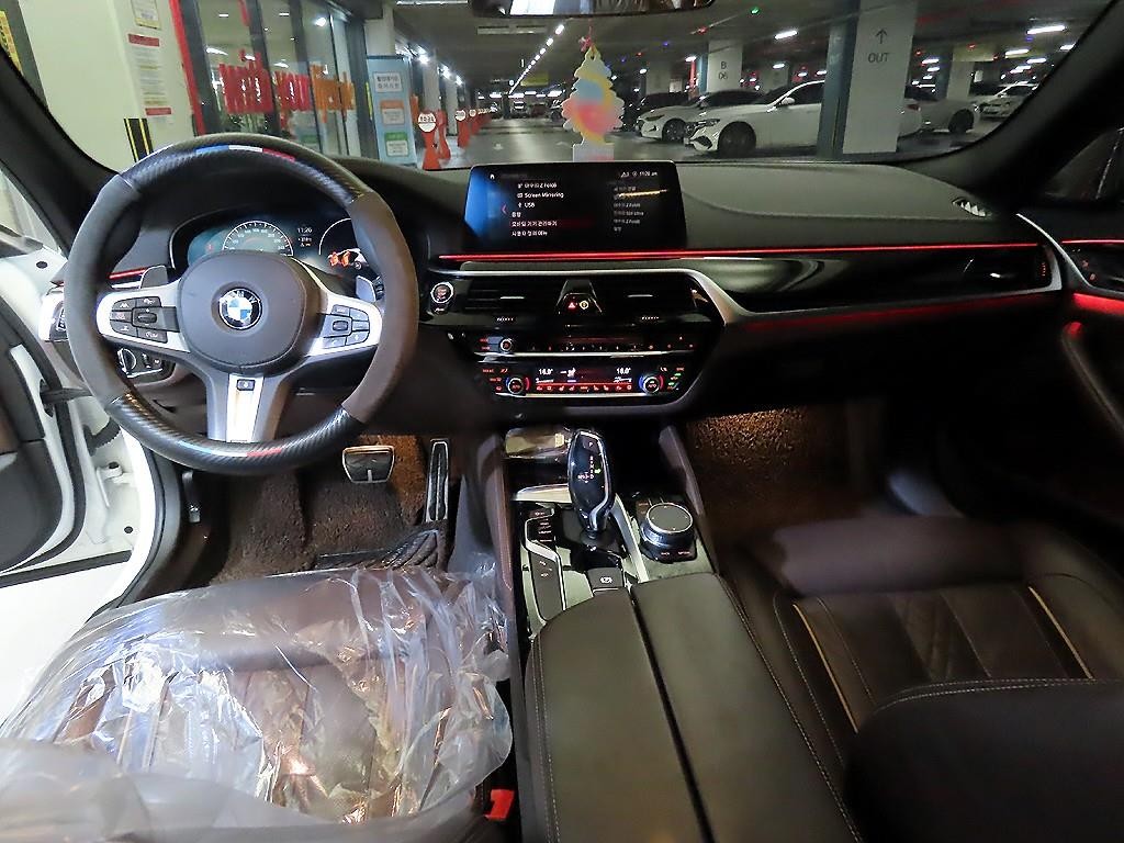 BMW 5시리즈 5시리즈 (G30) 520d xDrive M 스포츠 플러스 이미지 10
