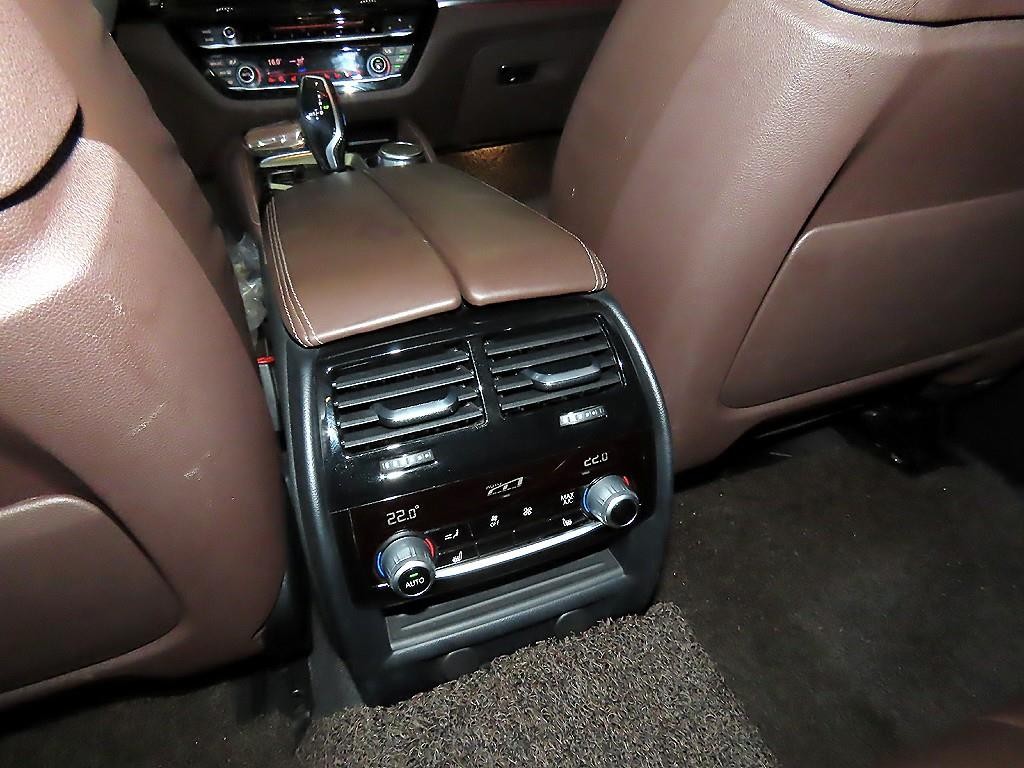 BMW 5시리즈 5시리즈 (G30) 520d xDrive M 스포츠 플러스 이미지 14