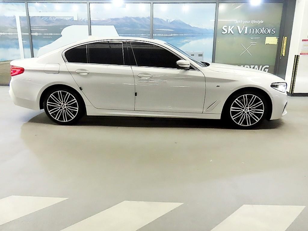 BMW 5시리즈 5시리즈 (G30) 520d xDrive M 스포츠 플러스 이미지 3