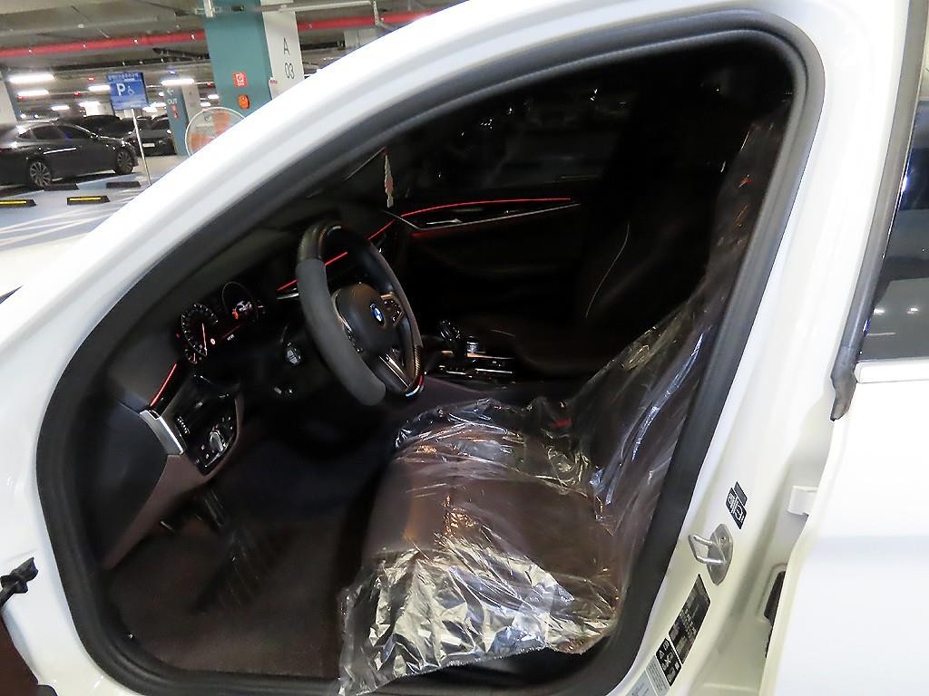 BMW 5시리즈 5시리즈 (G30) 520d xDrive M 스포츠 플러스 이미지 6