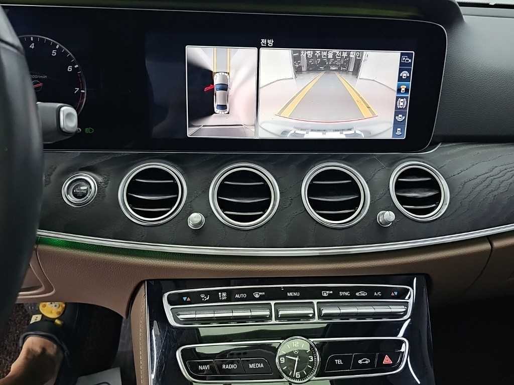 벤츠 E 클래스 E-클래스 W213 E300 4MATIC 아방가르드 이미지 10