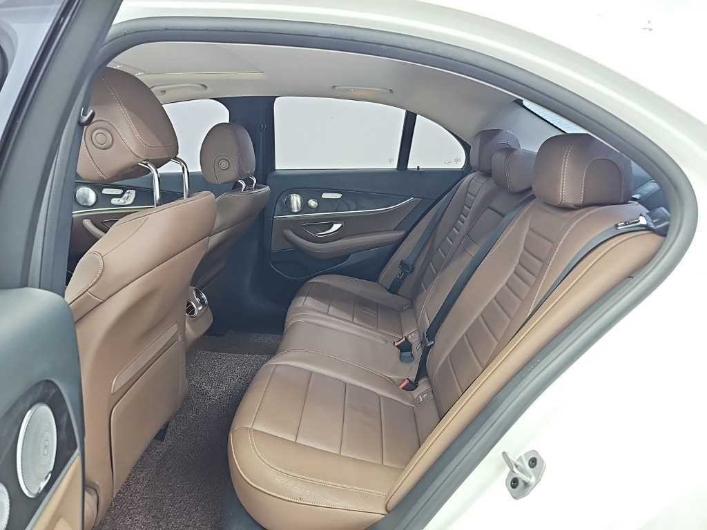 벤츠 E 클래스 E-클래스 W213 E300 4MATIC 아방가르드 이미지 12
