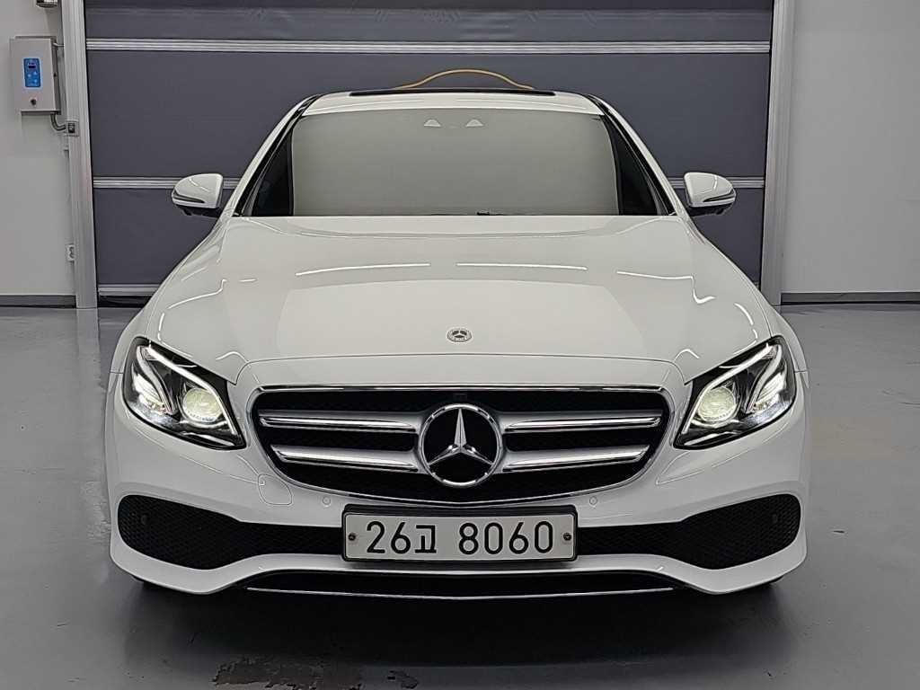 벤츠 E 클래스 E-클래스 W213 E300 4MATIC 아방가르드 이미지 2