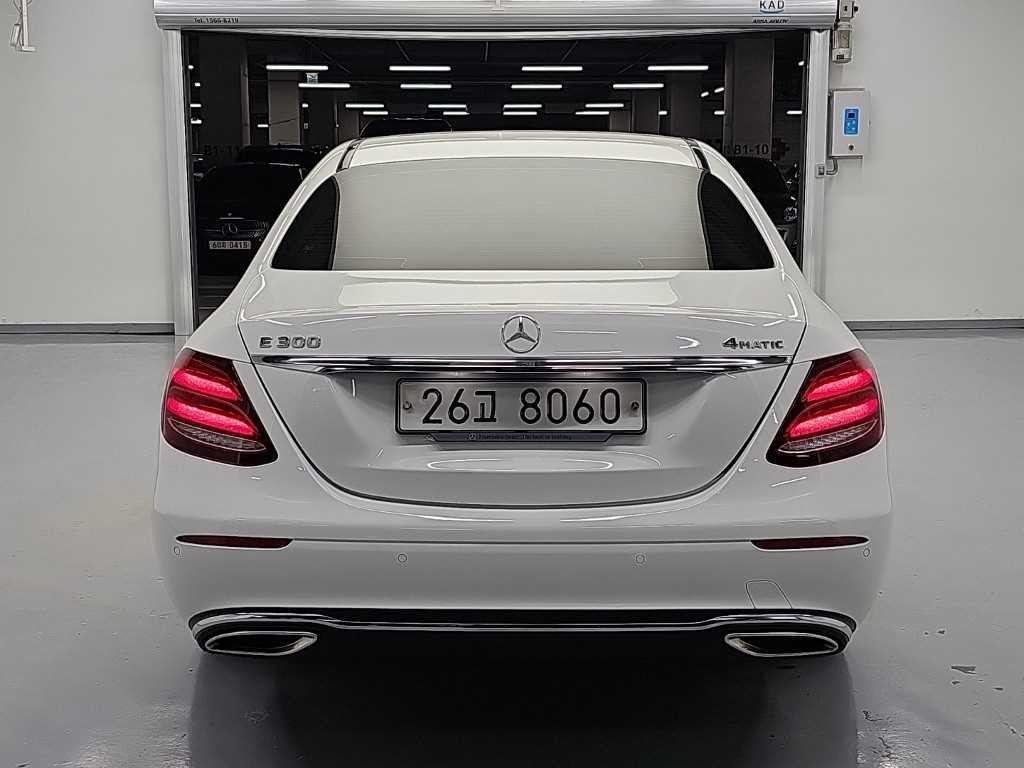 벤츠 E 클래스 E-클래스 W213 E300 4MATIC 아방가르드 이미지 3