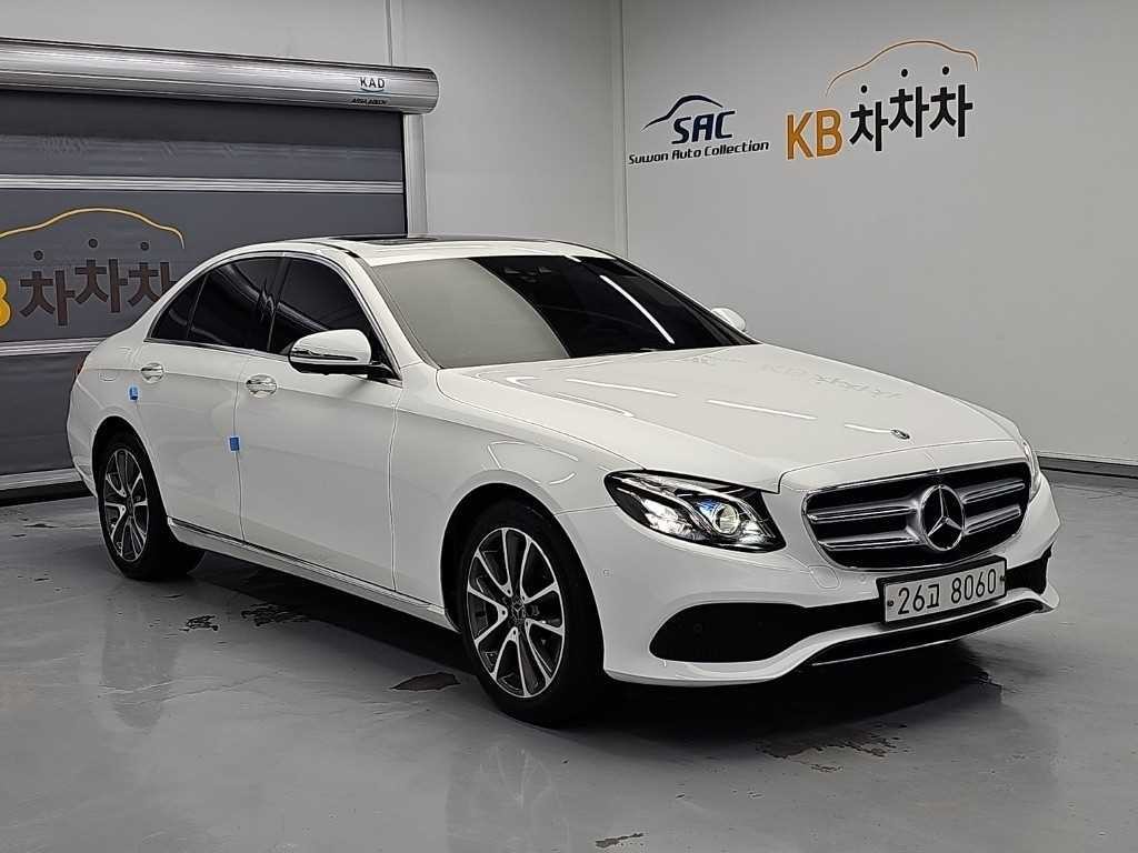벤츠 E 클래스 E-클래스 W213 E300 4MATIC 아방가르드 이미지 4