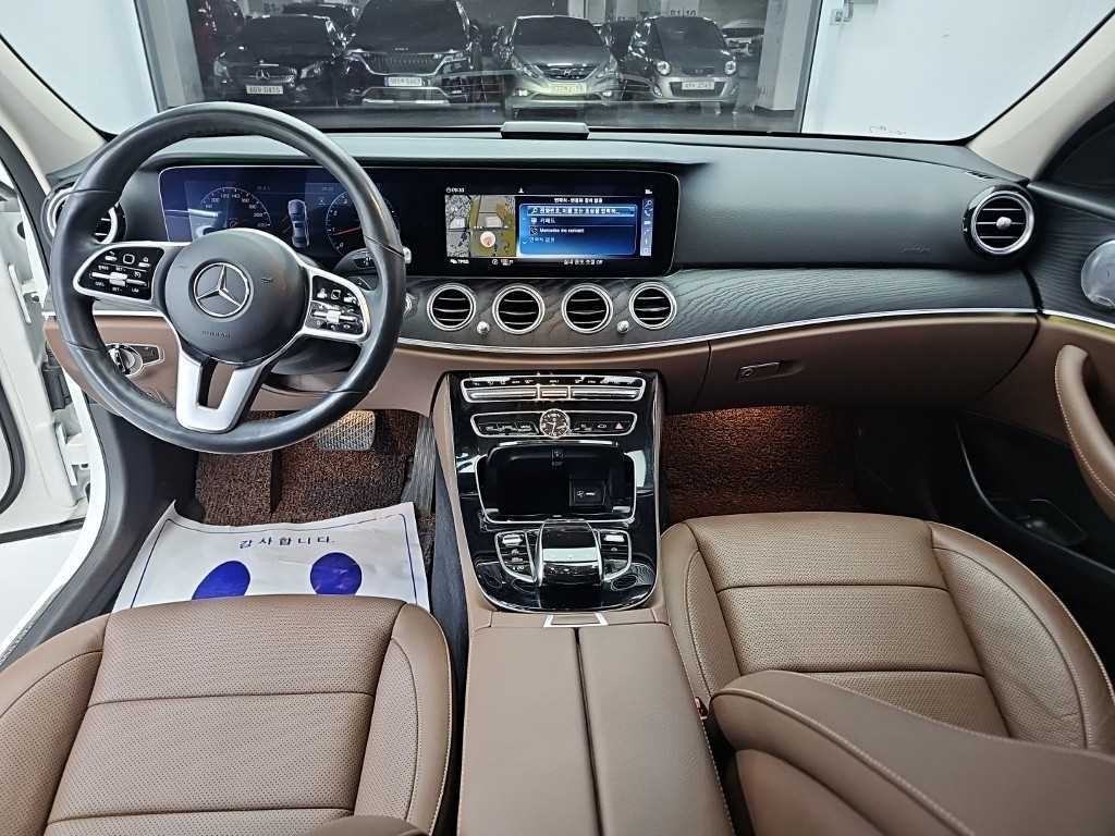 벤츠 E 클래스 E-클래스 W213 E300 4MATIC 아방가르드 이미지 7