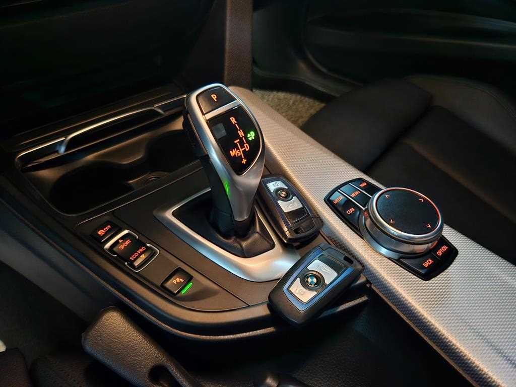 BMW 3시리즈 3시리즈 (F30) 320d 투어링 M 퍼포먼스 에디션 이미지 10