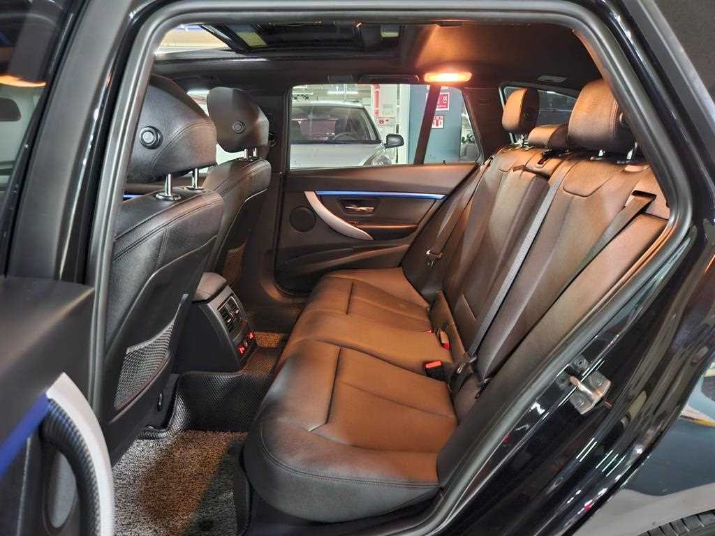 BMW 3시리즈 3시리즈 (F30) 320d 투어링 M 퍼포먼스 에디션 이미지 11