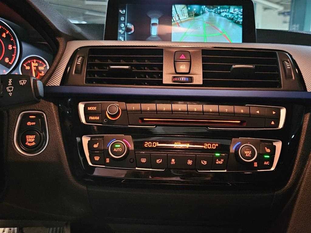 BMW 3시리즈 3시리즈 (F30) 320d 투어링 M 퍼포먼스 에디션 이미지 13
