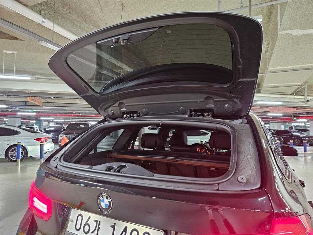 BMW 3시리즈 3시리즈 (F30) 320d 투어링 M 퍼포먼스 에디션 이미지 18