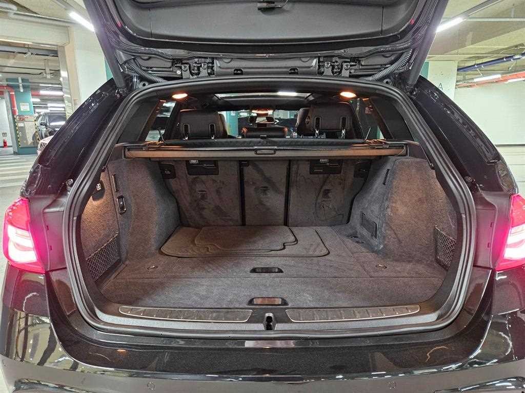 BMW 3시리즈 3시리즈 (F30) 320d 투어링 M 퍼포먼스 에디션 이미지 19