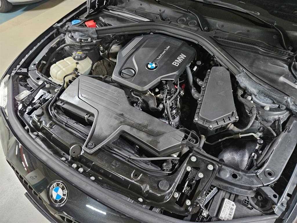 BMW 3시리즈 3시리즈 (F30) 320d 투어링 M 퍼포먼스 에디션 이미지 20