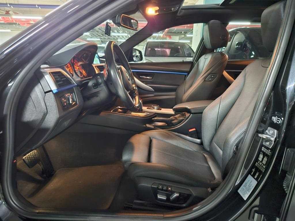BMW 3시리즈 3시리즈 (F30) 320d 투어링 M 퍼포먼스 에디션 이미지 6