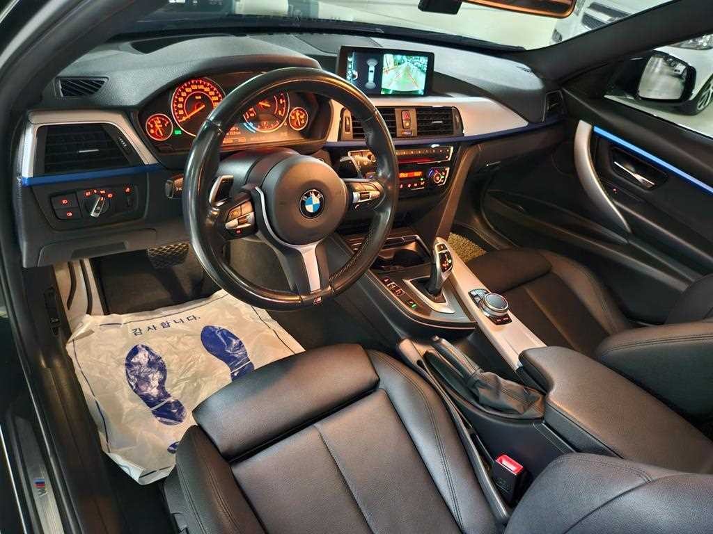 BMW 3시리즈 3시리즈 (F30) 320d 투어링 M 퍼포먼스 에디션 이미지 7