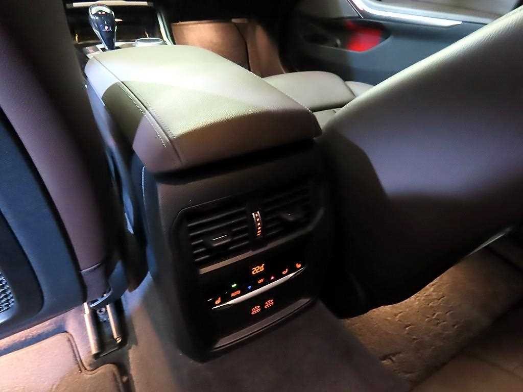 BMW 3시리즈 3시리즈 (G20) 330e 럭셔리 이미지 15