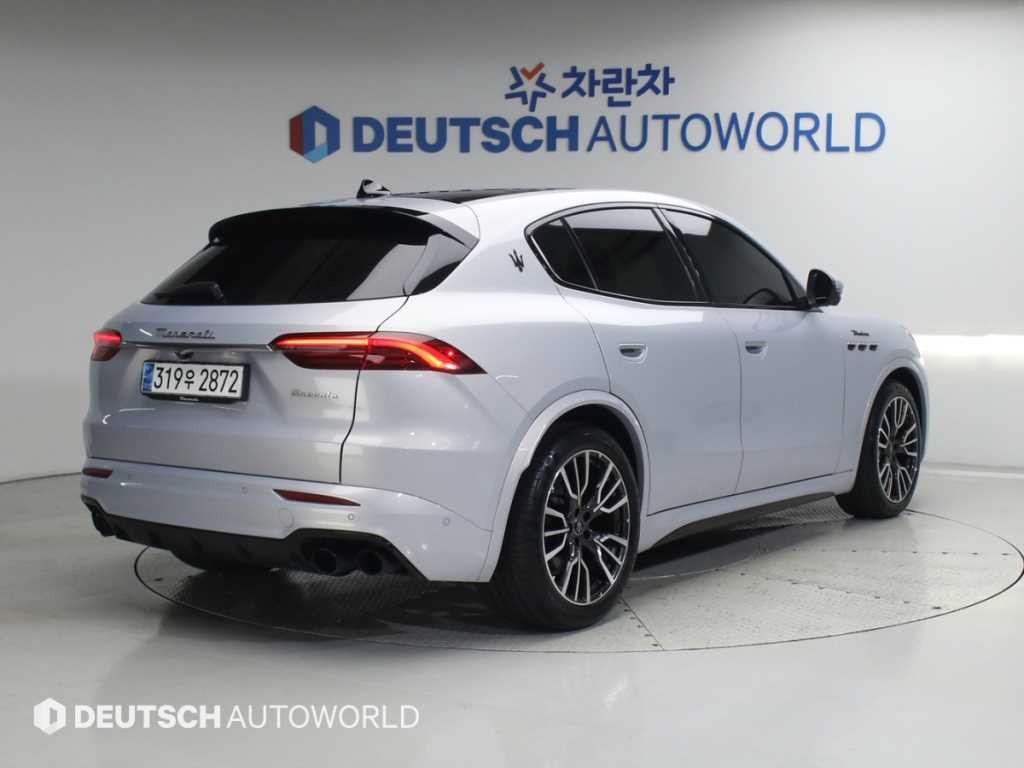 마세라티 그레칼레 2.0 AWD 모데나 이미지 2