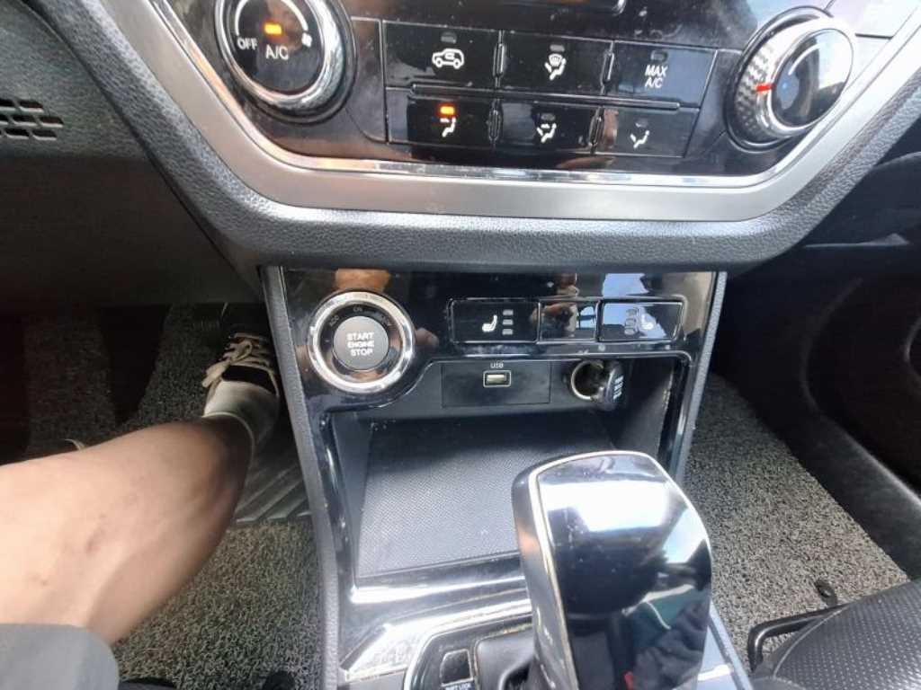 KG모빌리티(쌍용) 코란도 뷰티풀코란도 2WD 가솔린 1.5 C5 이미지 15