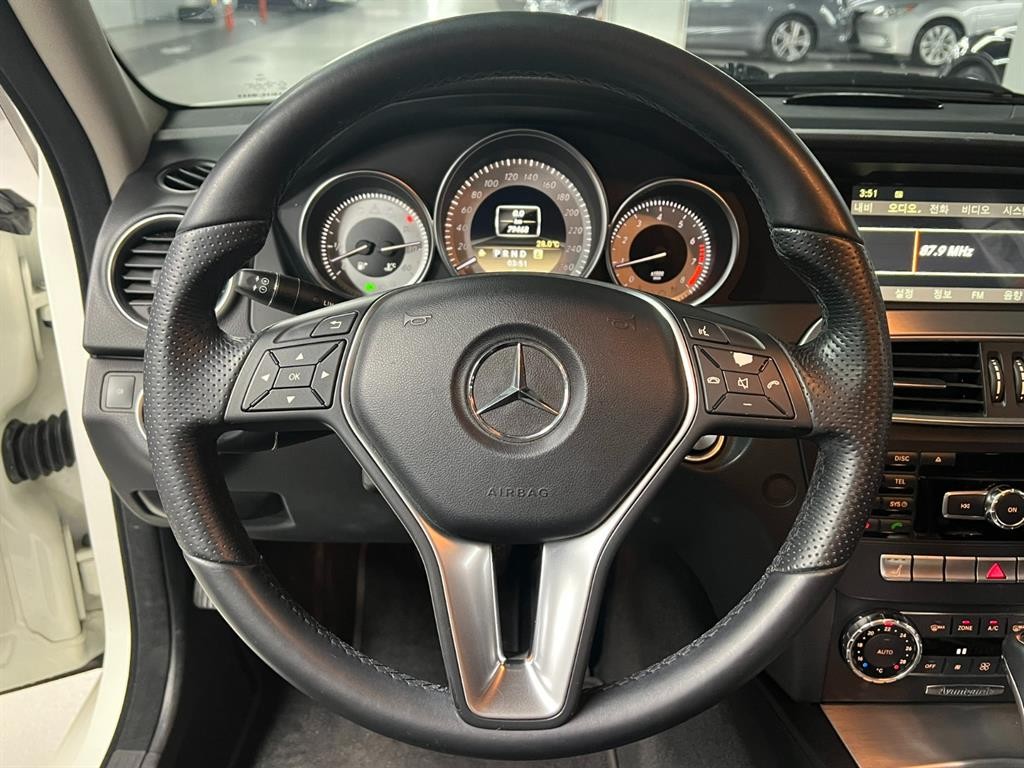 벤츠 C 클래스 C클래스 W204 C200 CGI 아방가르드 이미지 9