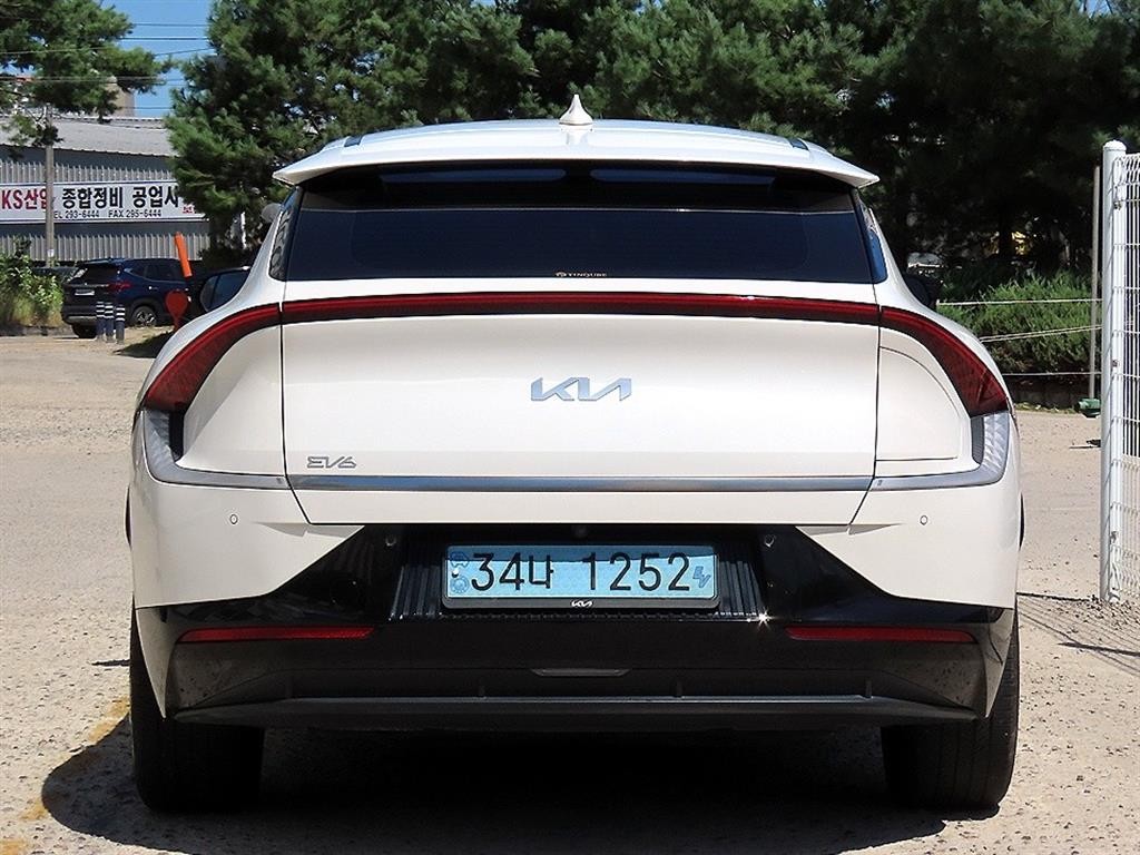 기아 EV6 스탠다드 어스 이미지 4