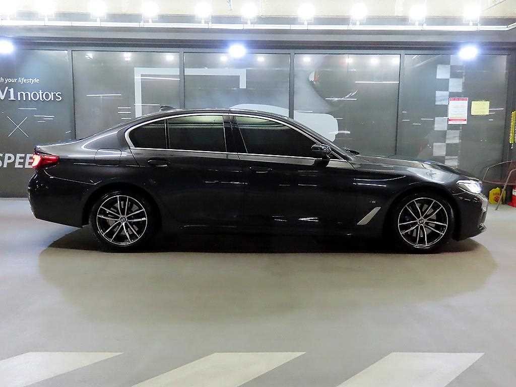 BMW 5시리즈 5시리즈 (G30) 520i M 스포츠 이미지 4