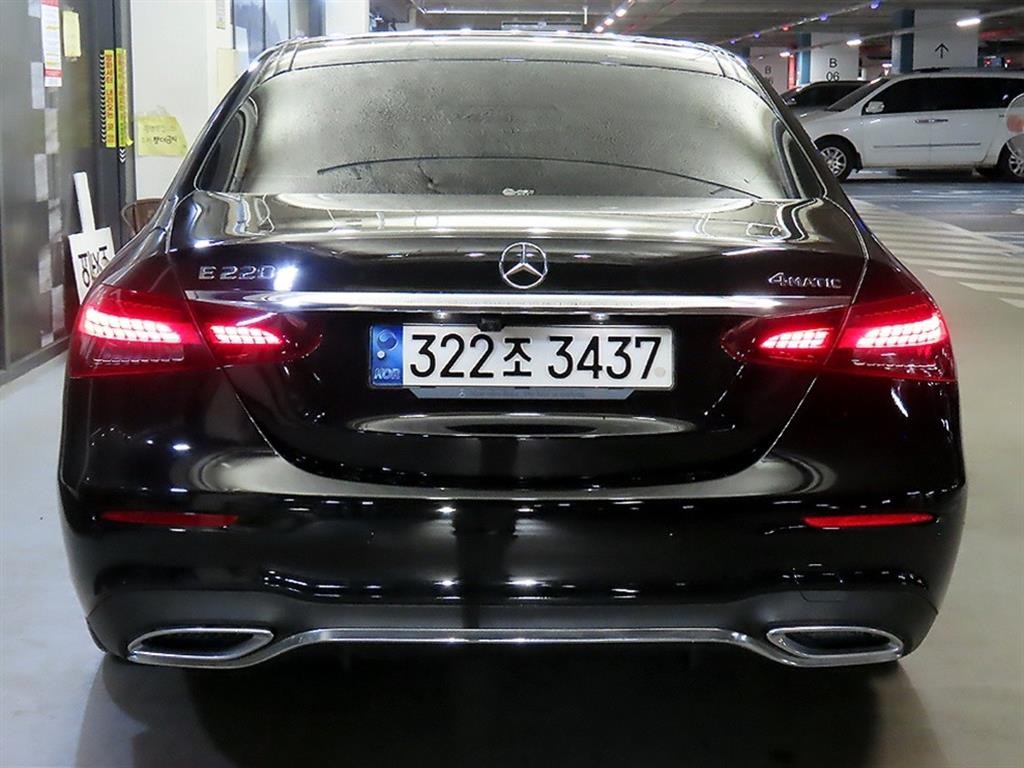 벤츠 E 클래스 E-클래스 W213 E220d 4MATIC AMG라인 이미지 5
