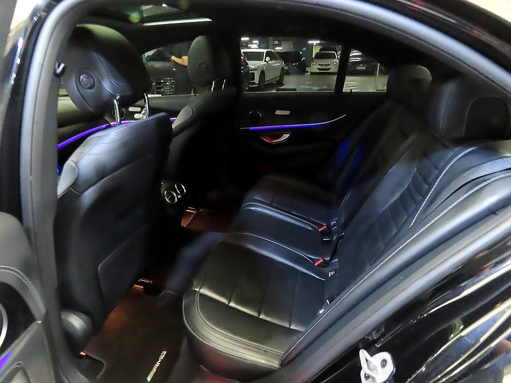 벤츠 E 클래스 E-클래스 W213 E220d 4MATIC AMG라인 이미지 7