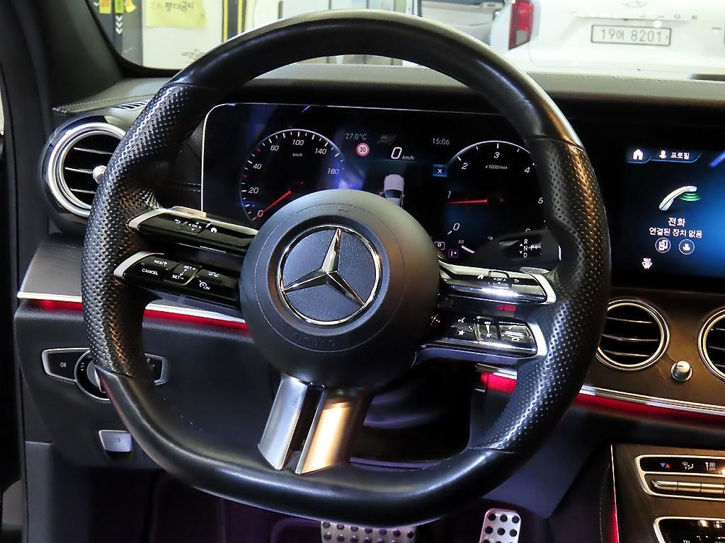 벤츠 E 클래스 E-클래스 W213 E220d 4MATIC AMG라인 이미지 8