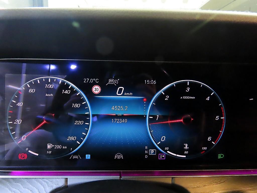 벤츠 E 클래스 E-클래스 W213 E220d 4MATIC AMG라인 이미지 9