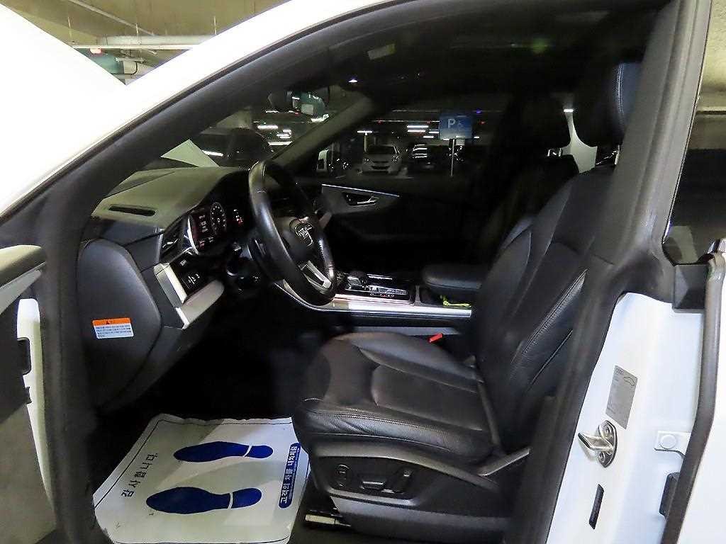 아우디 Q8 45 TDI 콰트로 프리미엄 이미지 6