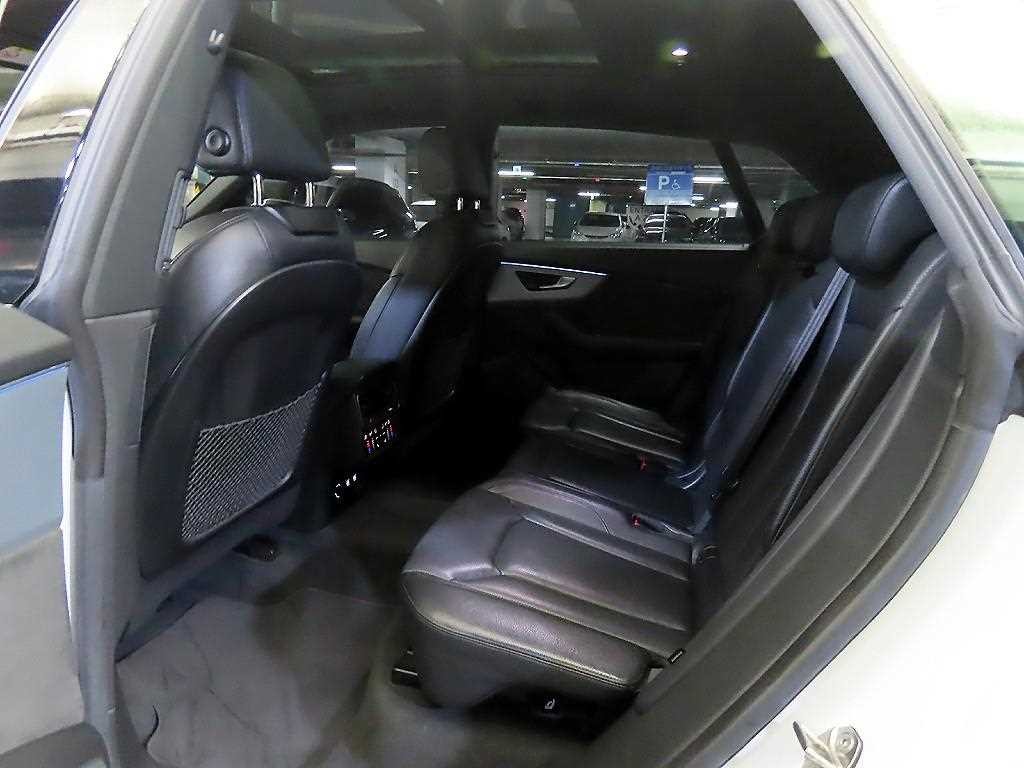 아우디 Q8 45 TDI 콰트로 프리미엄 이미지 7