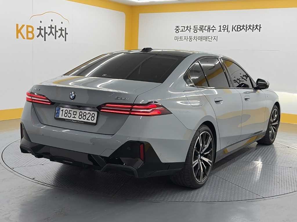 BMW 5시리즈 5시리즈 (G60) 530i xDrive M 스포츠 이미지 4