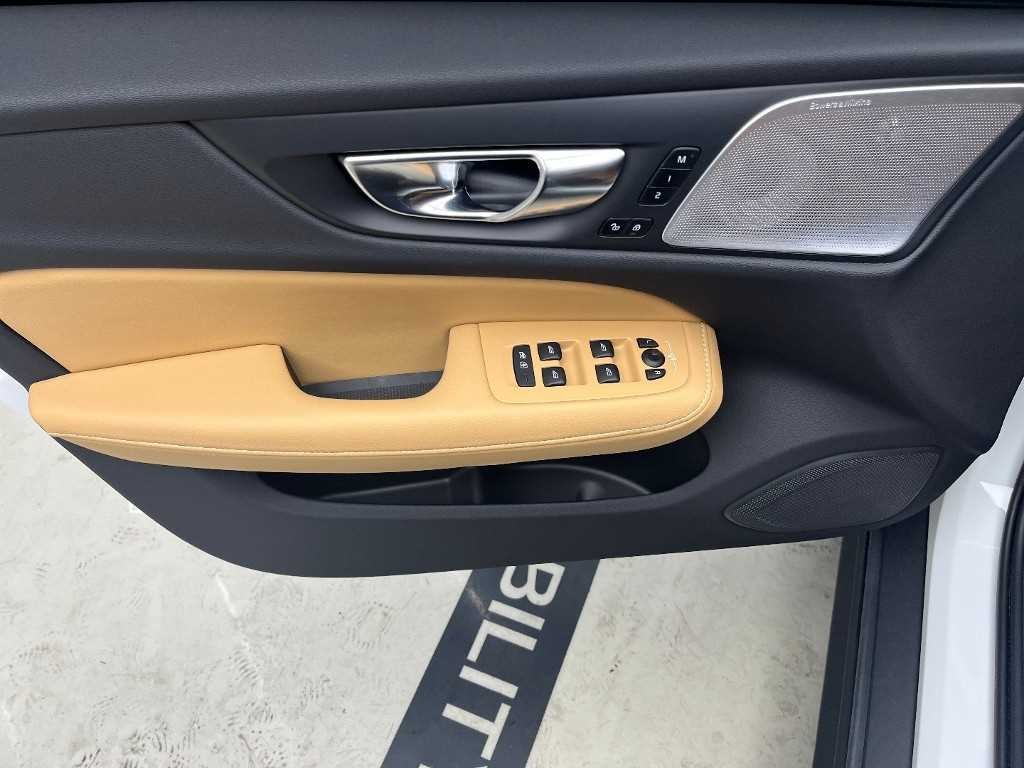 볼보 V60 V60 크로스 컨트리 2세대 2.0 B5 울트라 AWD 이미지 11