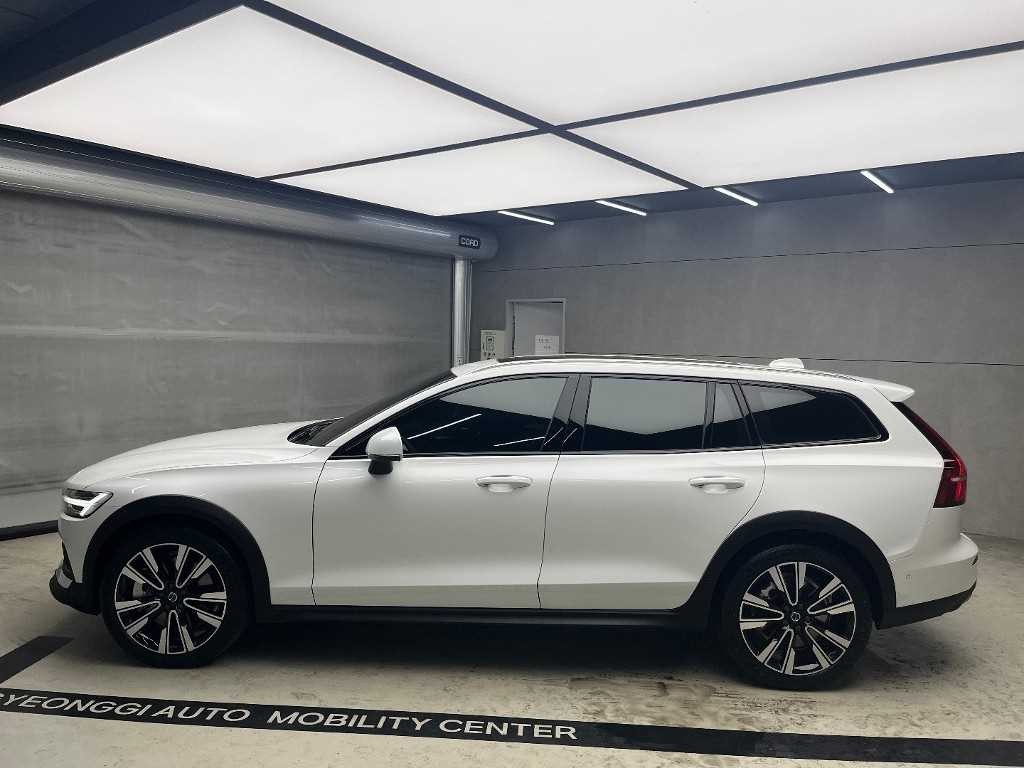 볼보 V60 V60 크로스 컨트리 2세대 2.0 B5 울트라 AWD 이미지 4