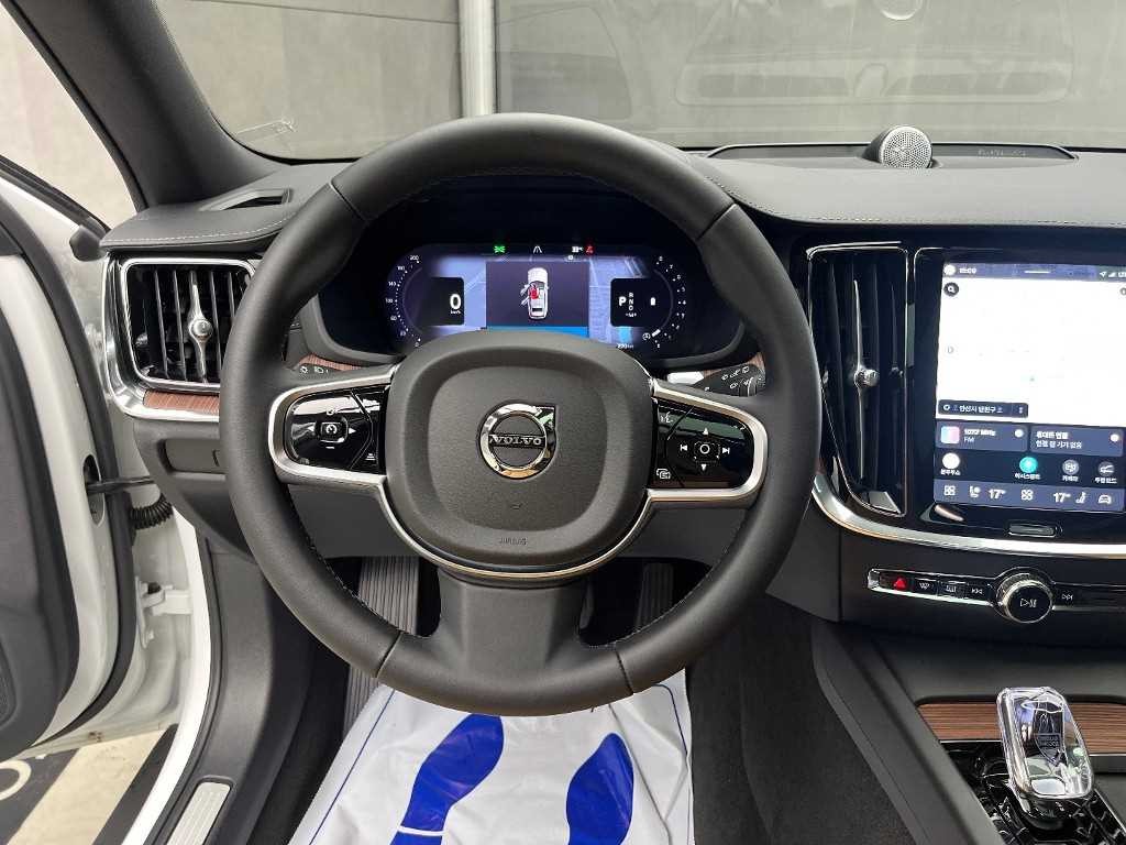 볼보 V60 V60 크로스 컨트리 2세대 2.0 B5 울트라 AWD 이미지 9