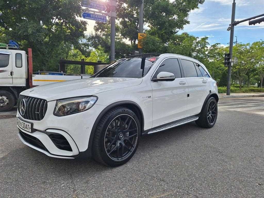 벤츠 GLC 클래스 GLC클래스 X253 AMG GLC 63 4MATIC+ 이미지 3